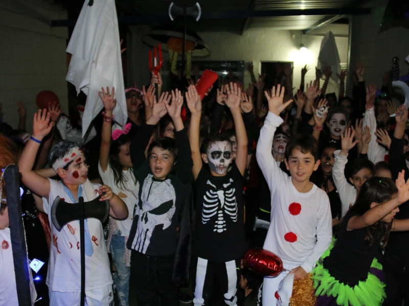 Colégio Brasilis no clima de terror do Halloween