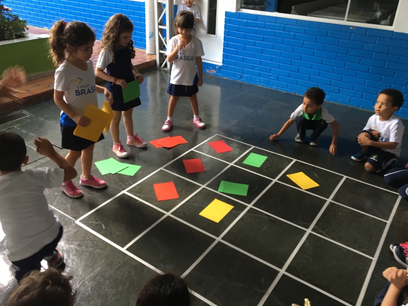 Jogo de percurso - Escola Trilhas