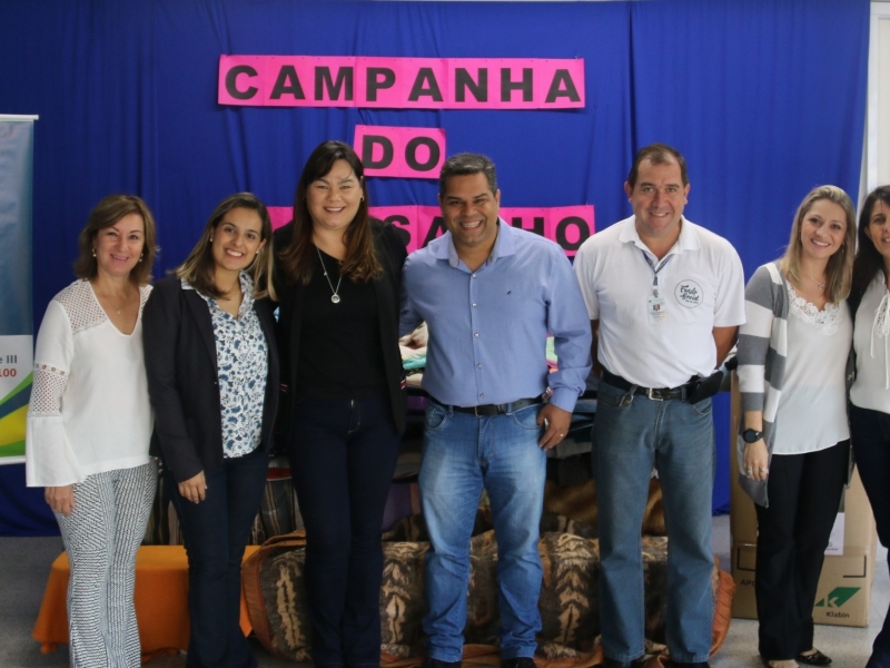 Colégio Brasilis entrega doações da Campanha do Agasalho 2018